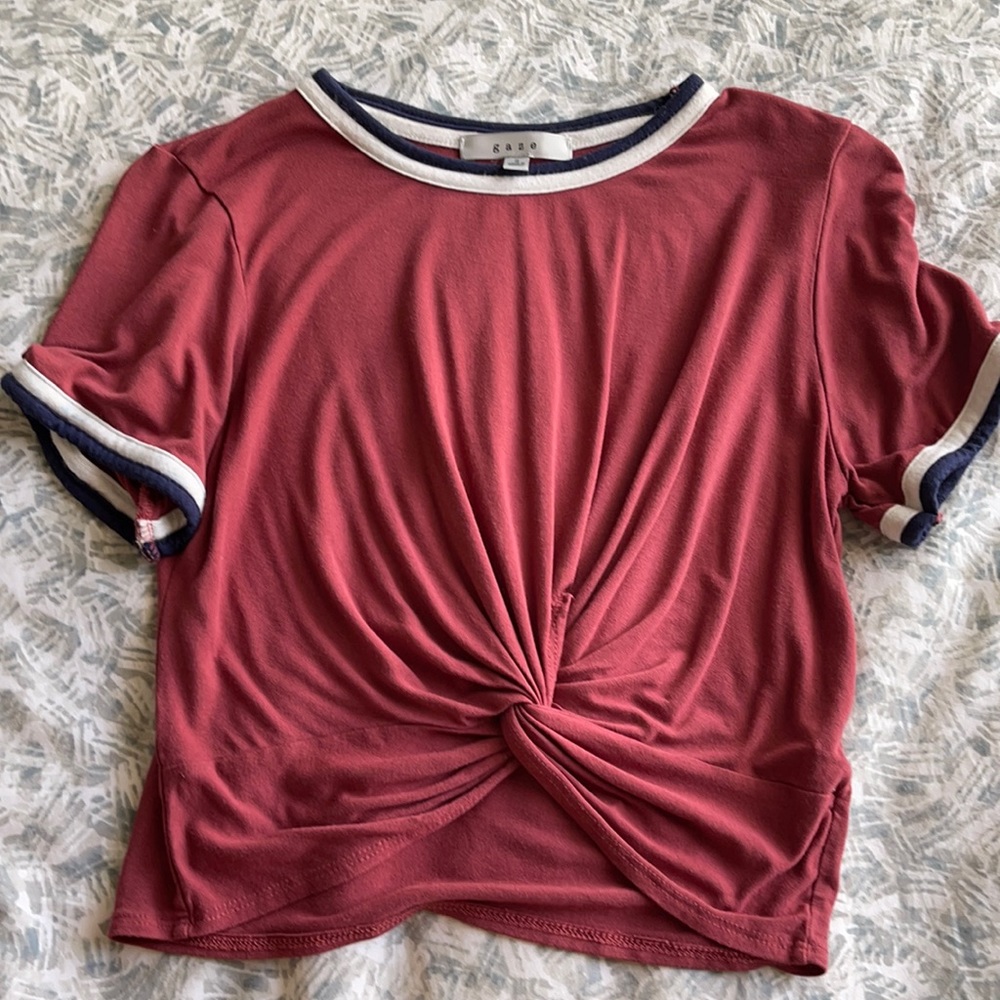 short sleeved crop top
